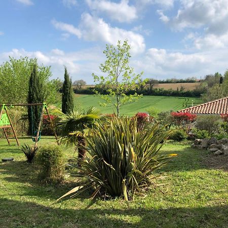 Suite indépendante au cœur d’un jardin arboré. Montaut  Exterior foto